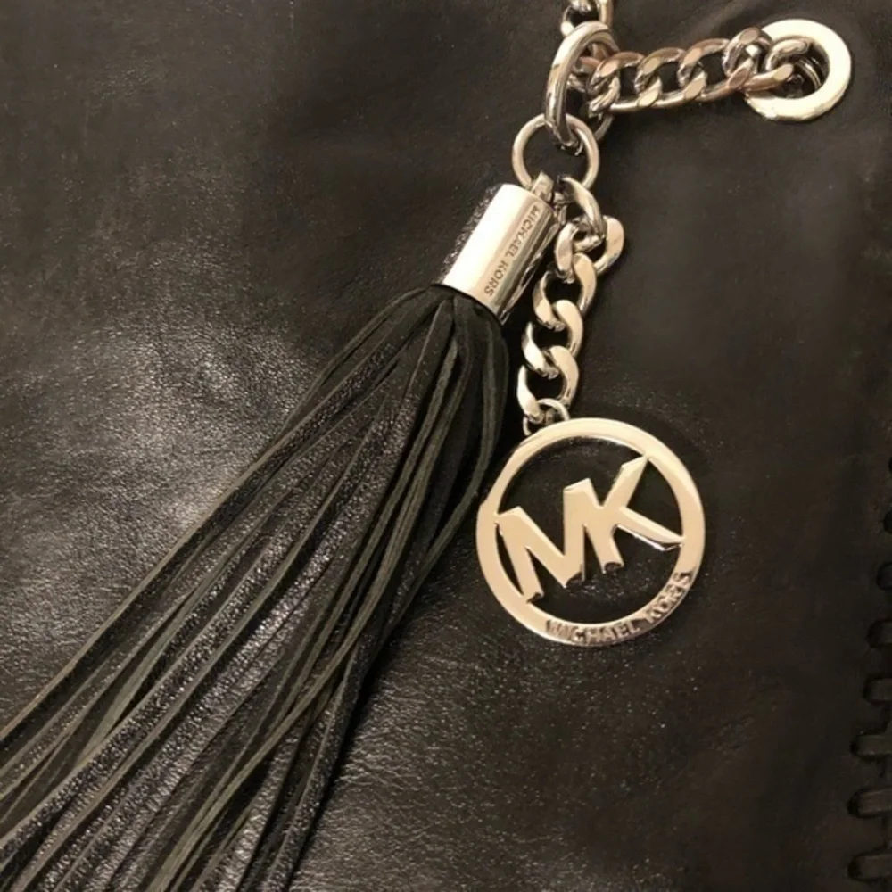 MICHAEL KORS CHELSEA Hangbag black leather chain